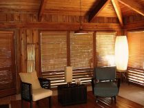 Sala de estilo rústico